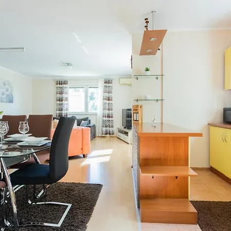 Apartment Ladoni - #new#big#spacious#large Garden Podstrana
